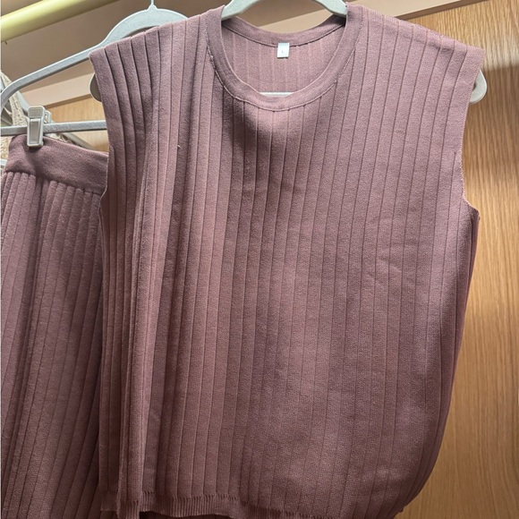 Chic Ribbed Two Piece Set - Picture 5 of 6